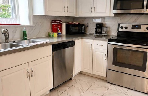 Upper Darby House | August Promo! 4 BR House near UPENN and CHOP