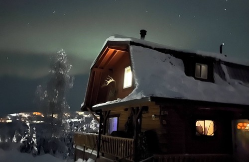 Fairbanks Cabin | Authentic Alaskan Northern Lights Lodge in the Hills of Fairbanks