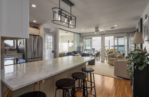 Dewey Beach Condo | Available now 3nite min 2026 Aug 23-26 Bayfront beach Getaway & parking sleeps 8