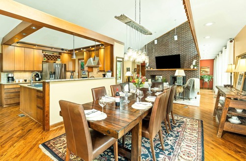 Abingdon House | Available - Rythmn & Roots, In-Town, Group Getaway