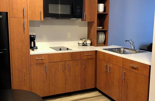 Mendenhall Valley Hotel | Aviator Suites Hotel Juneau Airport