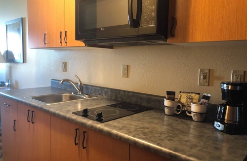 Mendenhall Valley Hotel | Aviator Suites Hotel Juneau Airport