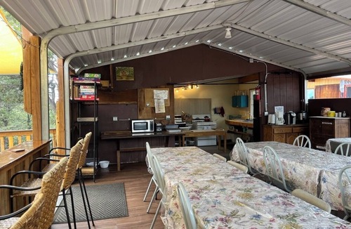 Canada de los Alamos House | Awaken to the Crimson Sunrise in this sweet Sunrise Treehouse