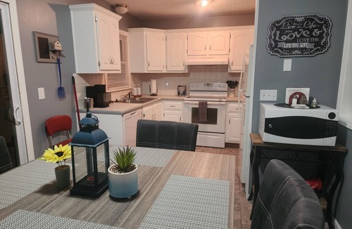 Johnson County House | B&S Creekside Retreat - Private 21 acre 2-bedroom 2-bath w/Creek & Trails