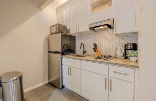 Prudential - St. Botolph Apartment | Back Bay Stylish Studio
