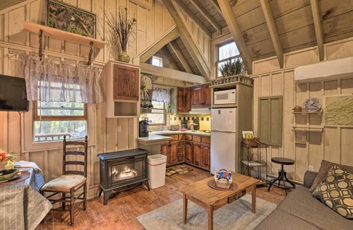 Cleveland Apartment | Back on Market! Creekside Cottage Near Table Rock