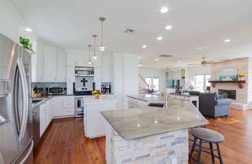 El Lago House | Bay Front Water Views & Fishing Pier|Huge Deck|View of Kemah Boardwalk|Close to Beach & NASA|WiFi