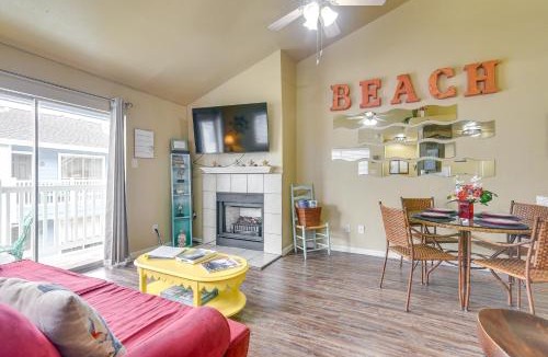 Galveston House | Bay View, Pool Access: Romantic Galveston Retreat!