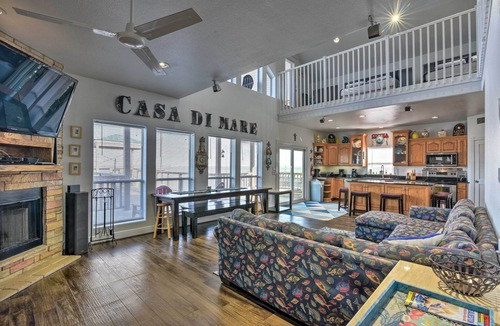 Sportsman Road Cottage | Bayfront Fishing Pier: Galveston Island Home!