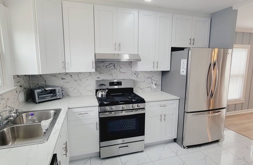 San Jacinto Apartment | Beach apt, beach one block away, Cruise terminal minutes away!