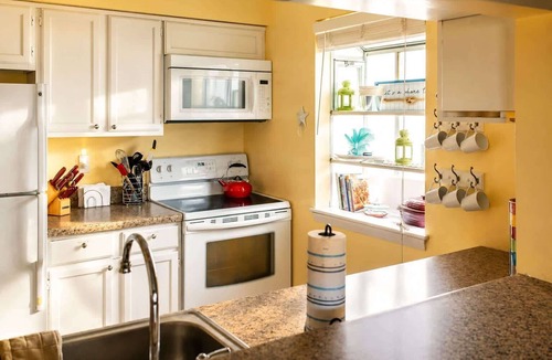 Willoughby Spit House | Beach Condo 3BR | Deck | Family Friendly