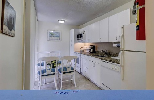 Palmetto Dunes Cottage | Beach Cottage: Village at Palmetto Dunes- WALK to Beach!