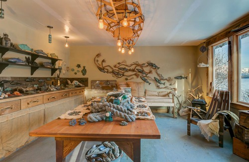Seldovia Village Cabin | Beachcomber Cabin, Glaciers, Bears, Kayaking, tide pooling, fishing, sups.