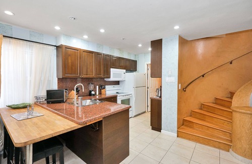 Hollywood South Central Beach Apartment | Beachfront 2 Story/3BRM/3BA/2 O.V Terraces/Free Parking/O.V. Patio