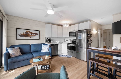 Hilton Head Island Villa | Beachfront Couples Coastal Getaway Renovated I Pool I Balcony I AC Oceanviews