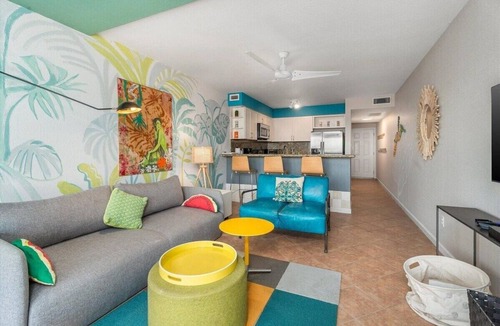 San Jacinto Condo | Beachfront Condo | Pool + Hot Tub Near the Port