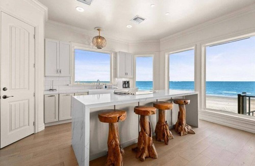 Sands Of Kahala Beach House | Beachfront + Heated Pool | 8 Bedrooms | Pets