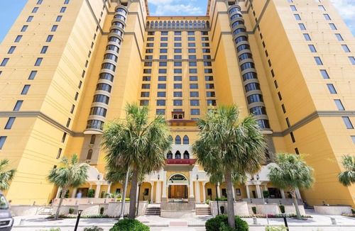 Myrtle Beach Condo | BEACHFRONT ~ Luxury Hilton Resort~ 100+5 Stars! ~ Tiki Bar Lazy River 8th Floor