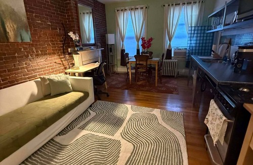 Beacon Hill Apartment | Beacon Hill Studio w/Full Kitchen, Short Walk to MGH, Walkable Train Lines