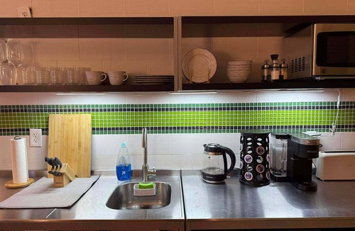 Beacon Hill Apartment | Beacon Hill Studio w/Full Kitchen, Short Walk to MGH, Walkable Train Lines