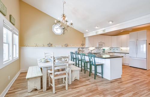 Bermuda Beach House | Beautiful 3rd row roomy Beach home with views, perfect for families and friends.
