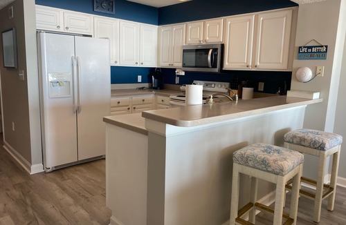 Ocean Drive Condo | BEAUTIFUL BEACHFRONT Condo- Quiet Pool Hot Tub Lazy River Aug SPECIALS