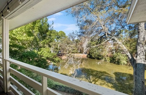 Folly Field Condo | Beautiful Condo-Pool Hot Tub Tennis Walk to Beach!