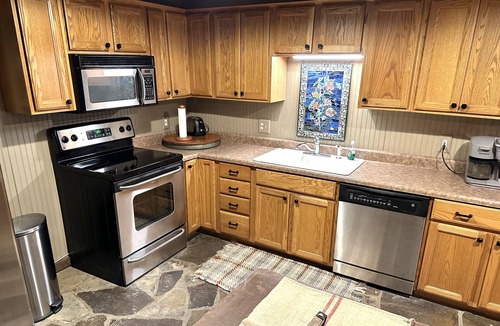 Welcome Cabin | Beautiful lodge on 15 acres of land with a river trail. 10 mins to Greenville.