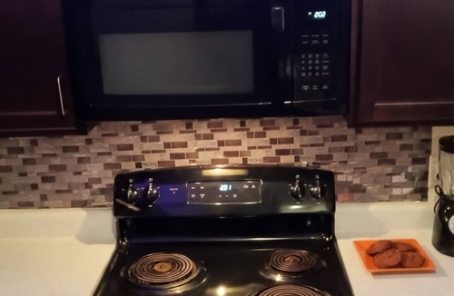 Lawrence Apartment | Beautiful modern luxury apartment in the Indian Hills neighborhood