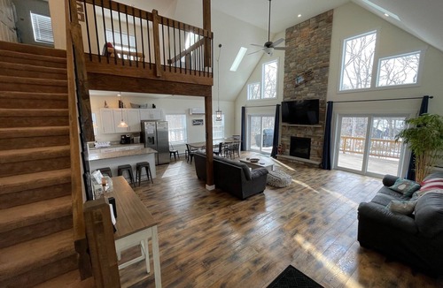 Jim Thorpe Ski Chalet | Beautiful Open Layout w/Huge Game Room, Hot Tub, EV Charger, and Pet Friendly.