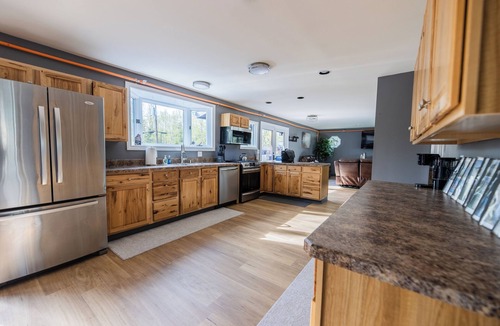 Huffman - O' Malley House | Beautiful South Anchorage 5-Bedroom House with Extra Large Deck and Patio