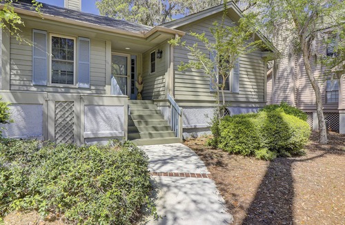 Sea Pines Condo | Beautiful villa with deck & shared pool, hot tub, tennis courts, sauna & more