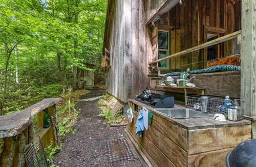 Heidelberg Cabin | Beech Timber- Off Grid, Fire Pit, Outdoor Shower