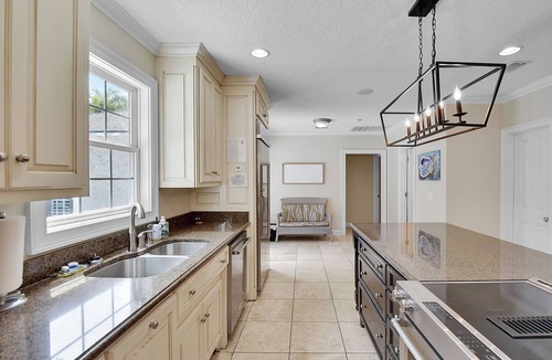 East Beach House | Belle Cottage 6 bed/4.5 bath home East Beach- Pool