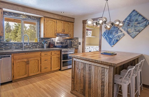 Southwest Bend House | Bend Basecamp-Meredith Lodging - Quality Updates, Hot Tub, Large Fenced Yard!