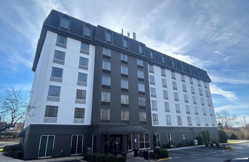 Hummelstown Hotel | Best Western Chocolate Inn at the Park