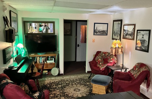 College Hostel | Billie's Backpackers Hostel