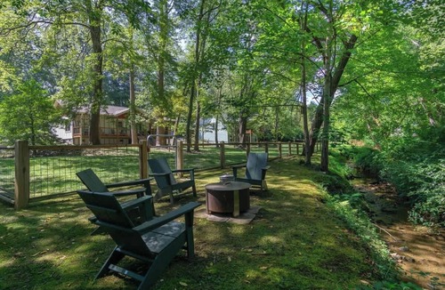 Waynesville House | Birdsong Cottage | Gorgeous Lake Junaluska Retreat
