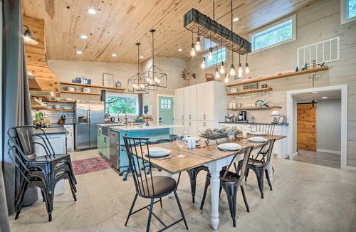Blanco House | Blanco Riverfront Estate w/2 Homes: 4-Acre Oasis