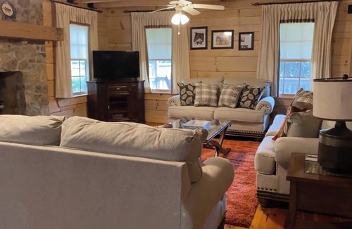 Camden House | Blue Barn Lodge – Unit 4 Grand Luxury Estate Retreat with Horse Views