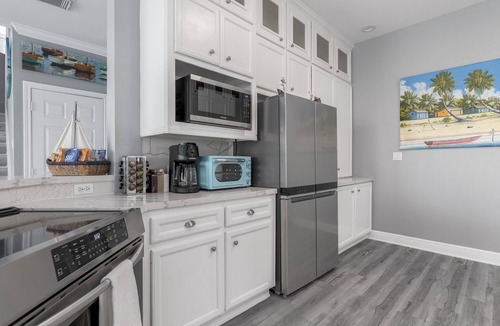 Clear Lake Shores House | Blue Bay Waterfront Retreat – 230 ft Private Pier + Steps to Kemah Boardwalk!