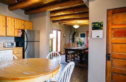 El Prado House | Blue Bird Farm - Spacious Stylish 5 bed/3 bath Taos Farmhouse with AC