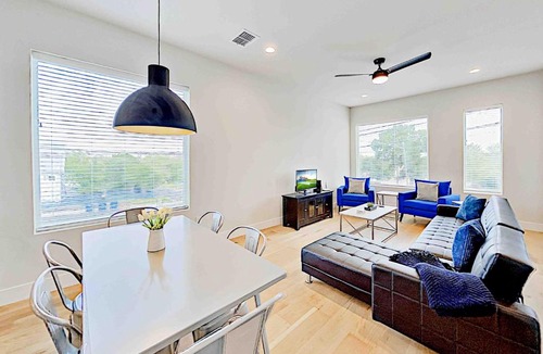 Foster Heights Apartment | Blue Blossom