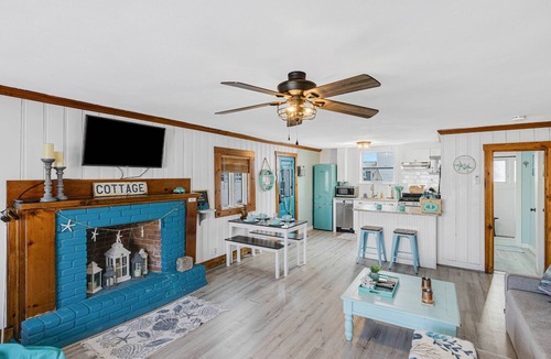 Hampton Cottage | Blue Chill Cottage: Classic New England Charm - Walk to Hampton Beach - Private Yard