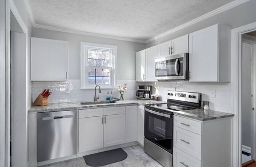 Aiken Cottage | Blue Door Cottage: Downtown charm & convenience, dog-friendly large fenced yard