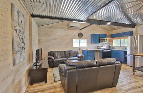 Blanco Cabin | Blue Jay Getaway - Walking Distance to Downtown Blanco!
