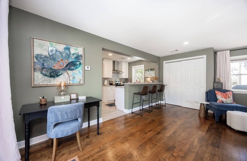 Kennett Square Cottage | Blue Lotus, LUXE Cottage, in walkable Kennett Square near Longwood Gardens