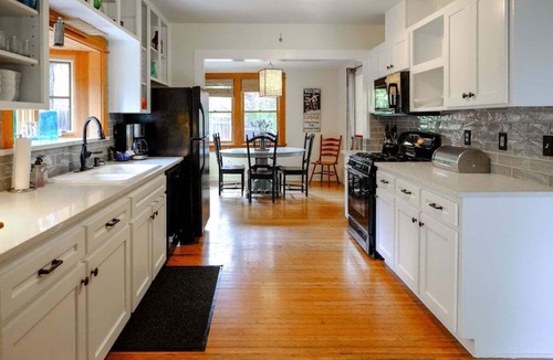River West House | Bluebird Day - Lavender Cottage, Experience cozy comfort in scenic Bend, OR.