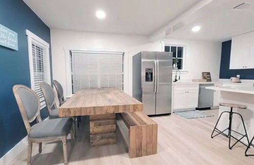 Pirates Beach West House | Bluecockatoo - Beachside, King Bed, EV Charging!