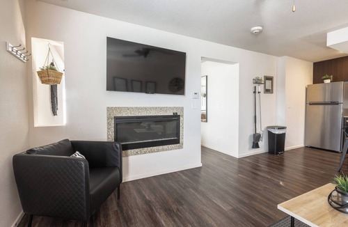 Prairie Village Apartment | Boho Chic in Overland Park Free Parking Fast Wifi Dedicated Workspace